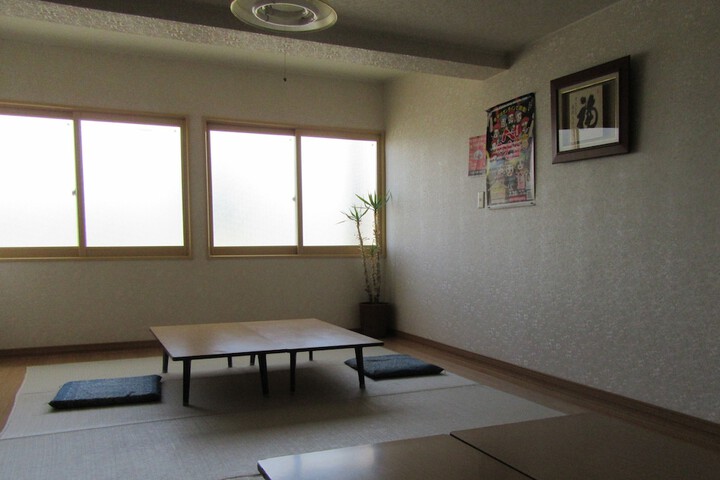 Room 12 of 38