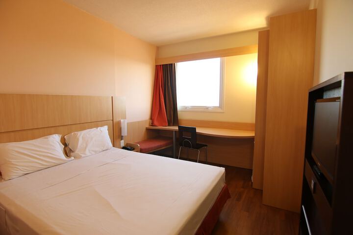 Room 15 of 32