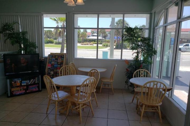 Breakfast/Coffee Service 31 of 49