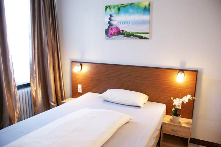Room 5 of 33