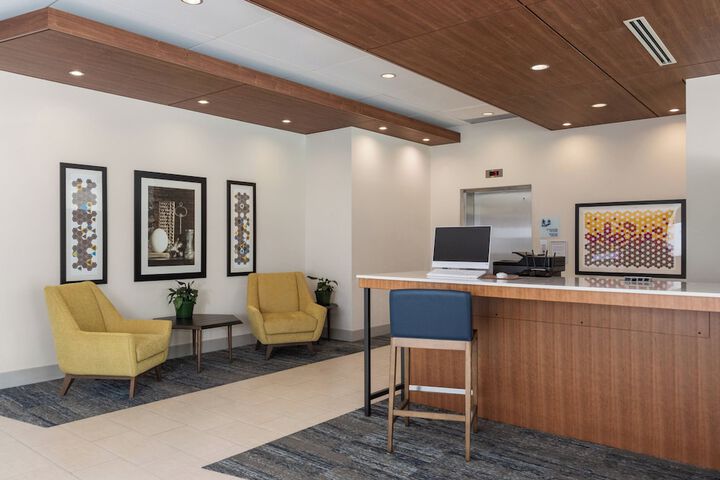 Business Center 34 of 43