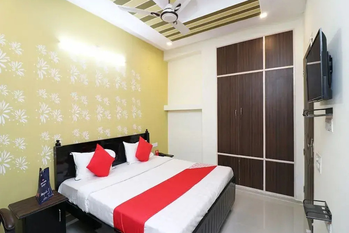 Room 6 of 15