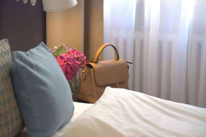 Room 10 of 34