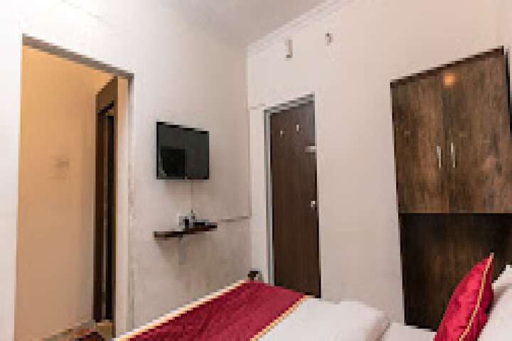 Room 13 of 38