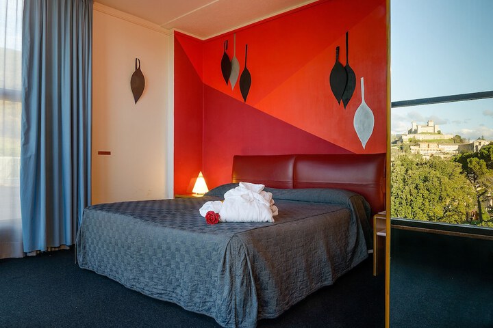 Room 5 of 61