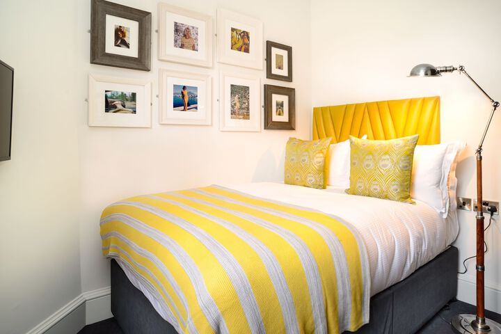Room 12 of 74