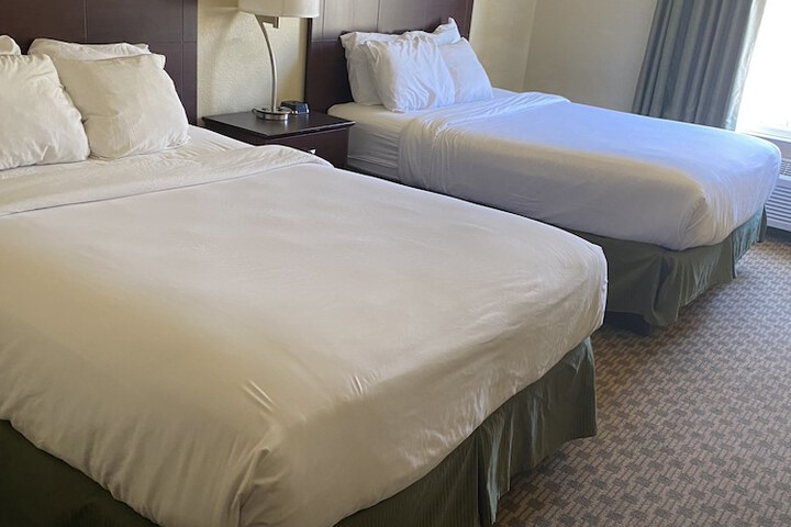 2 Queen Beds Microwave and Refrigerator WiFi Continental Breakfast (2 of 2)