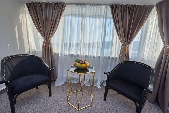 Room 6 of 19