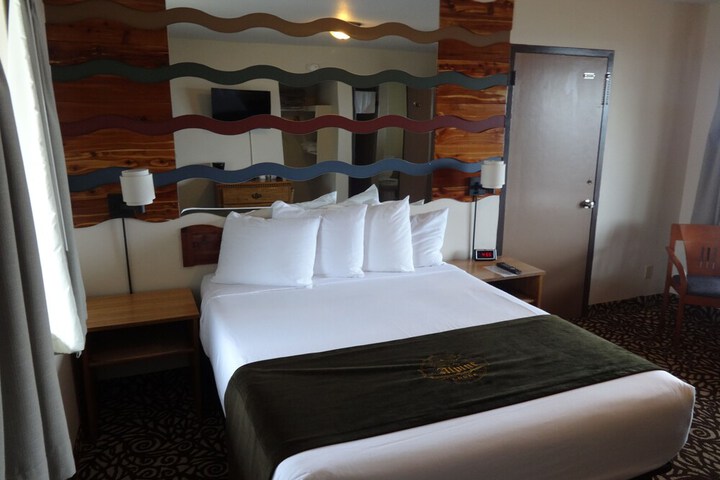 Room 15 of 33