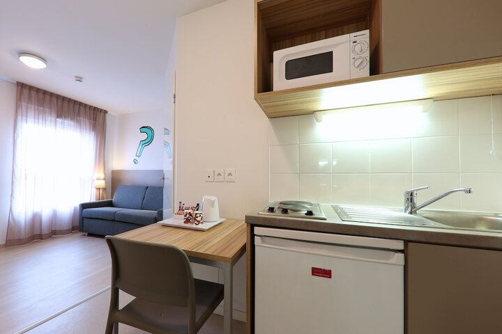 Room 4 of 27