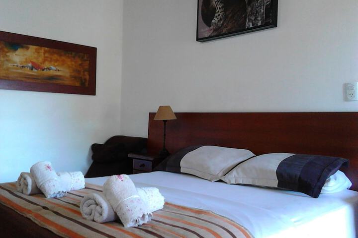 Room 2 of 25
