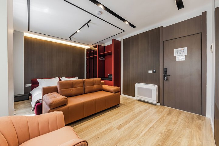 Room 25 of 171