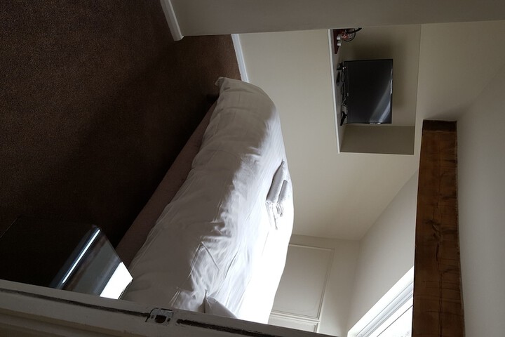 Room 15 of 36