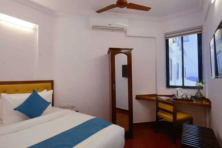 Room 10 of 20