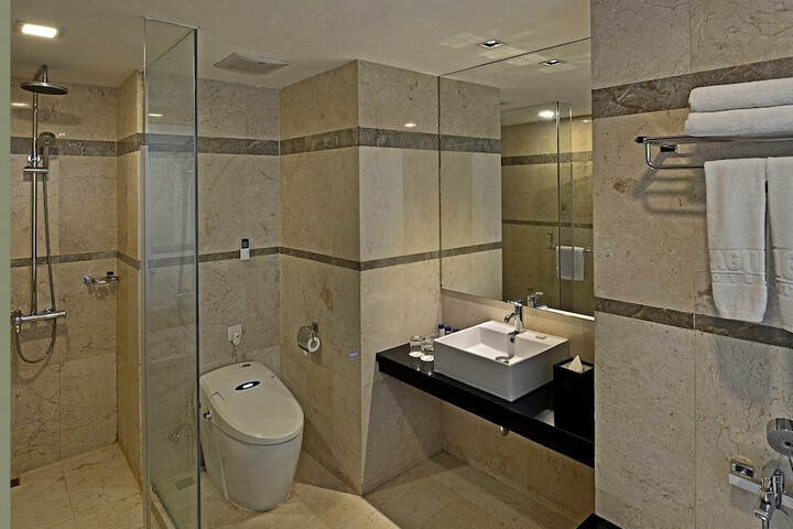 Room 15 of 38