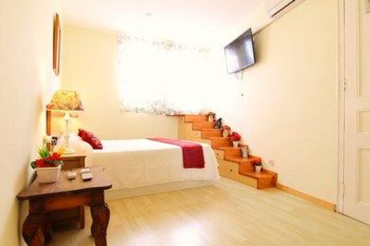 Room 4 of 16