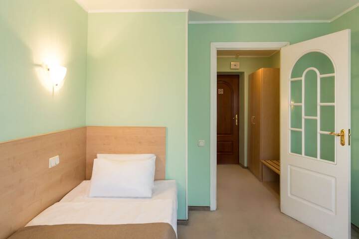 Room 32 of 64