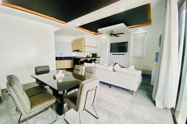 Room 195 of 403