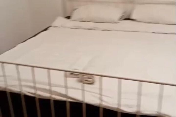 Room 2 of 86