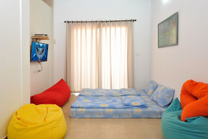 Room 12 of 40