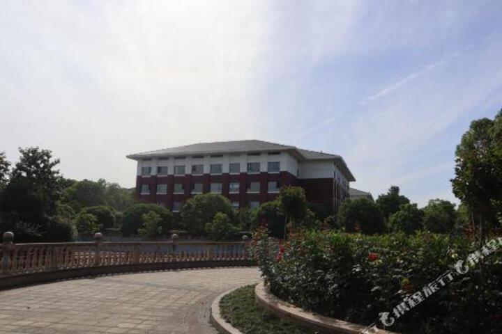 Yidu Xiaoxihu Garden Hotel