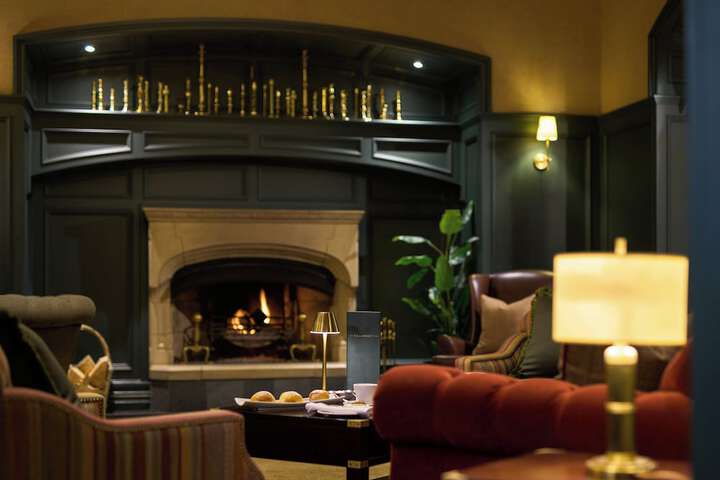 Lounge 68 of 82