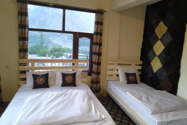 Room 4 of 12