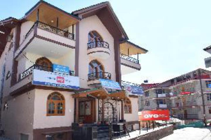 HOTEL CRYSTAL