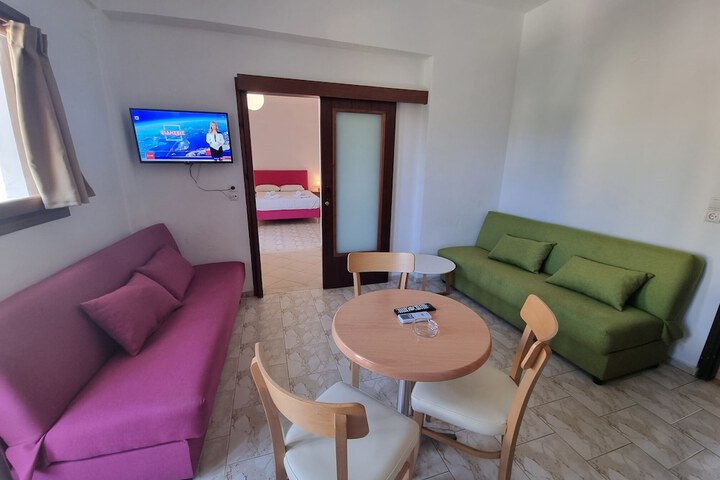 Room 44 of 157