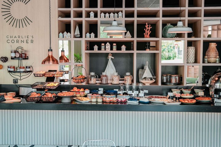 Breakfast/Coffee Service 76 of 127
