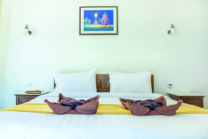 Room 3 of 32