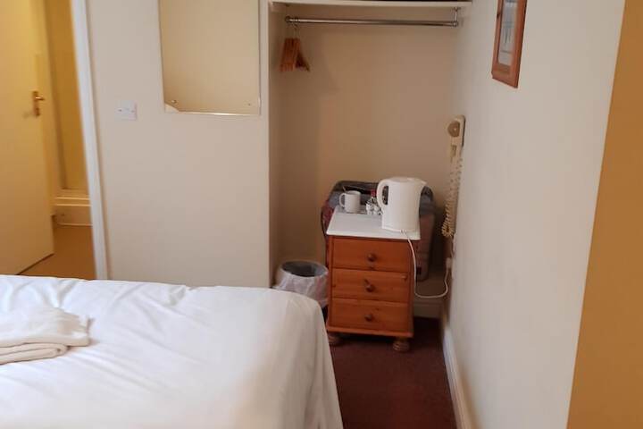 Room 4 of 17