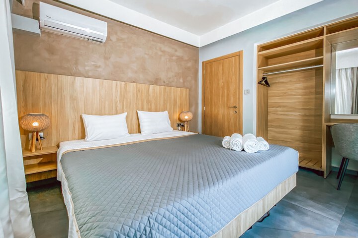 Room 8 of 28