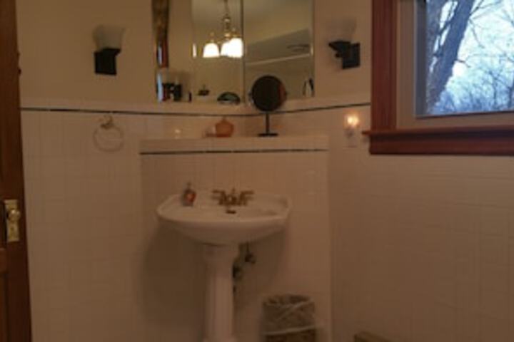 Room 148 of 198