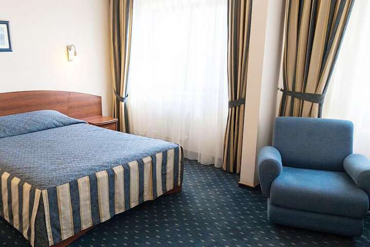 Room 44 of 154