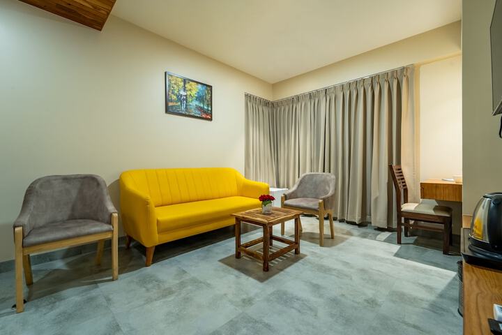 Room 16 of 38