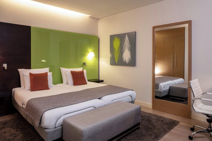 Room 27 of 143
