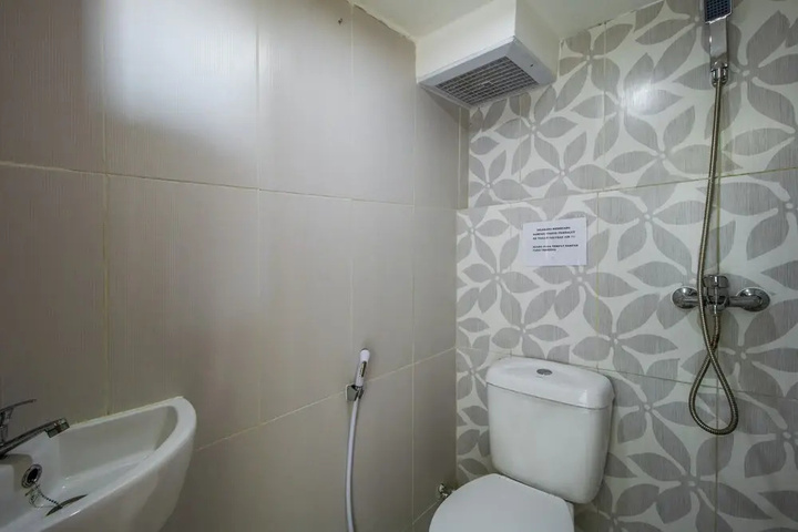 Room 9 of 16
