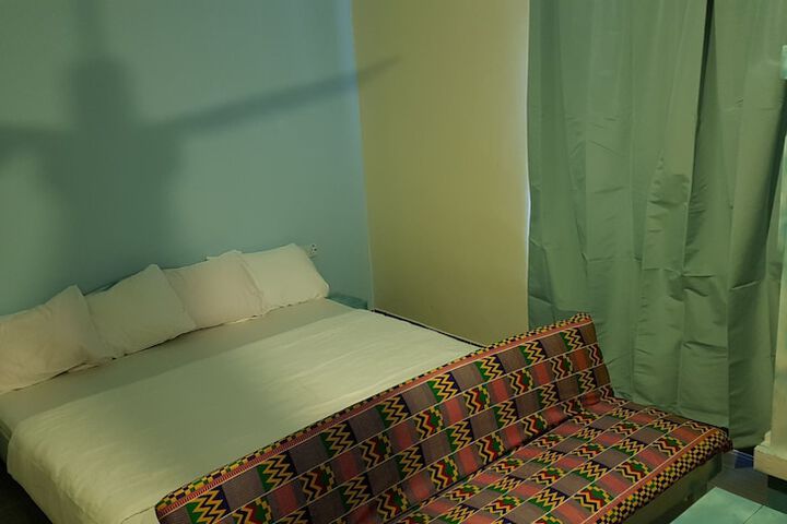 Room 4 of 18