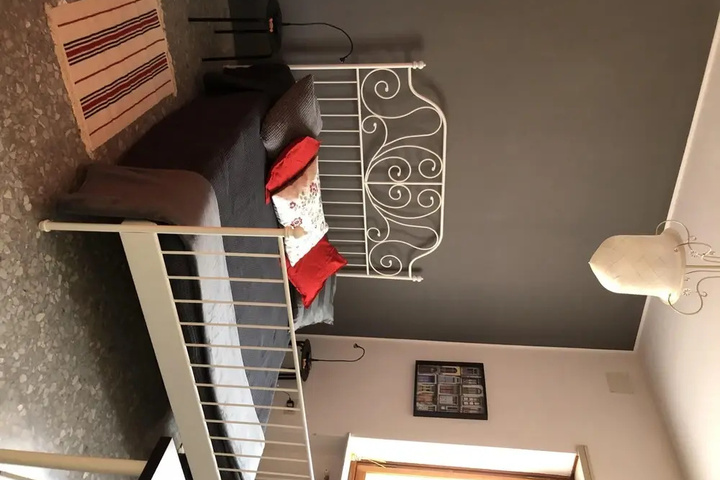 Room 10 of 11