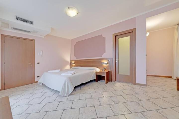 Room 9 of 29