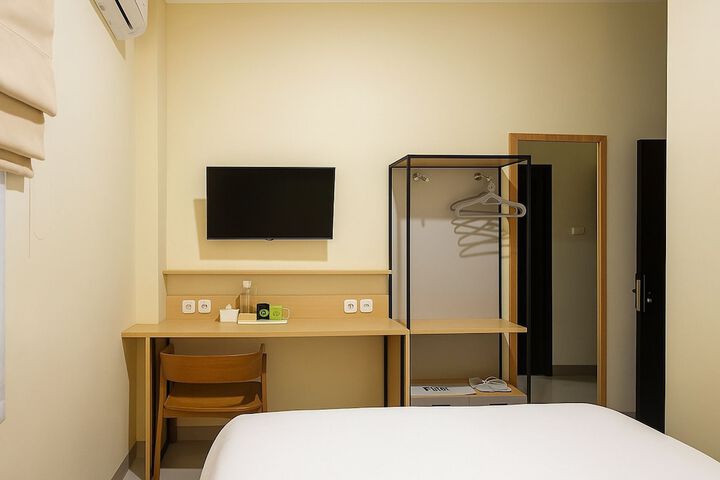 Room 10 of 18