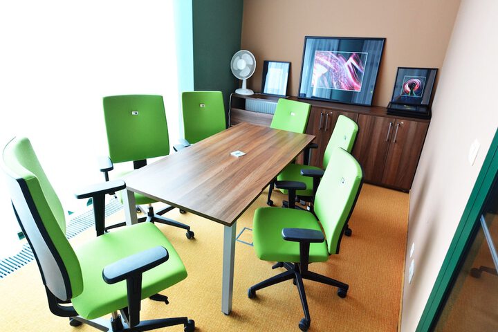 Lounge 70 of 73