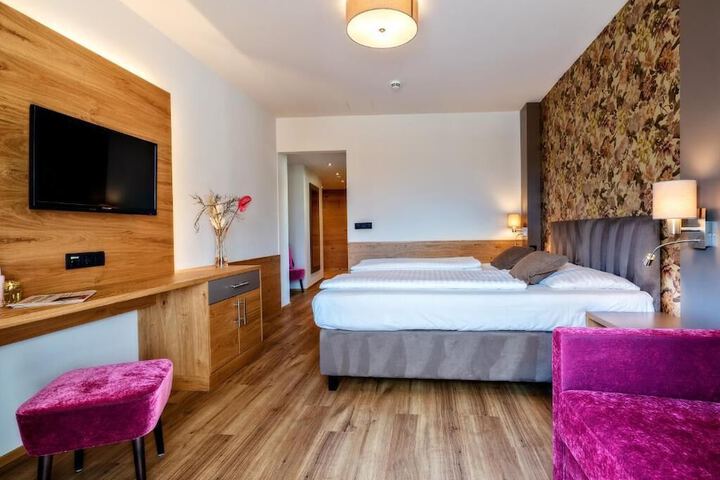 Room 5 of 40