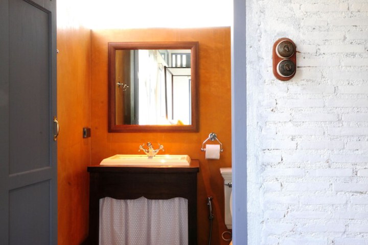 Room 27 of 42