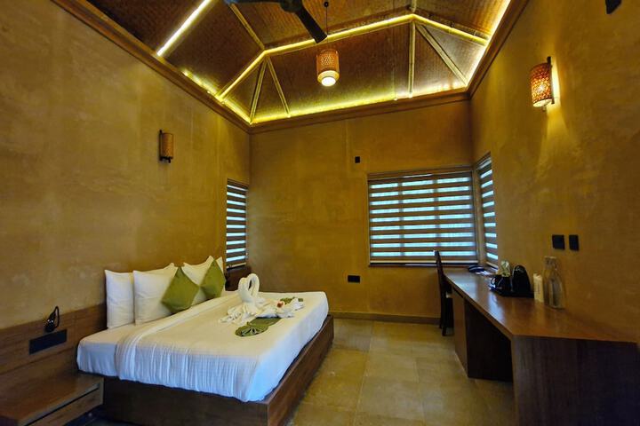 Room 4 of 36