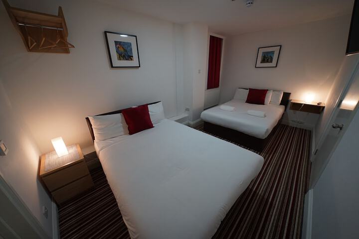 Room 8 of 33