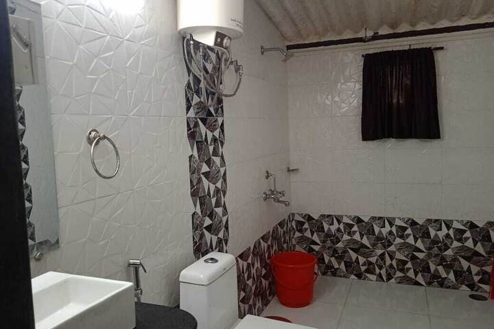 Room 4 of 6