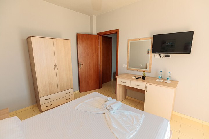 Room 14 of 40