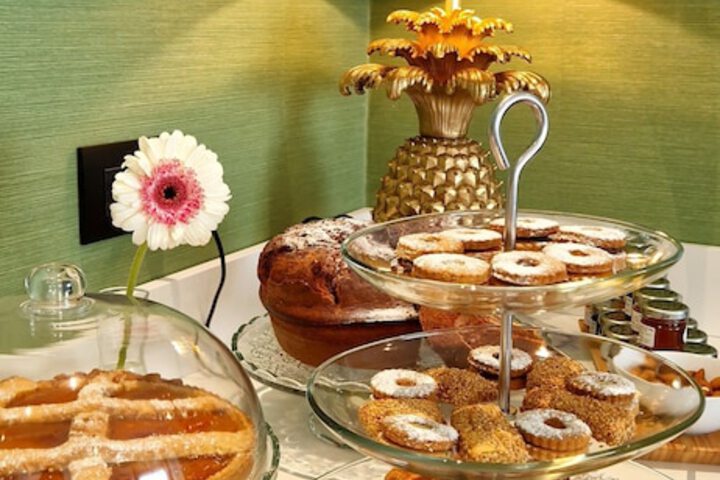 Breakfast/Coffee Service 18 of 27